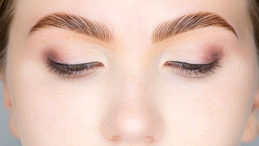 cejas y pestañass meditet namaste